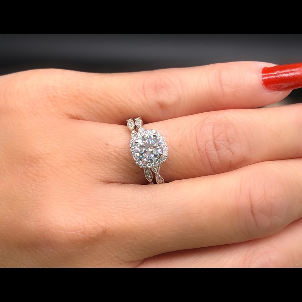 Moissanite ring set with certificate